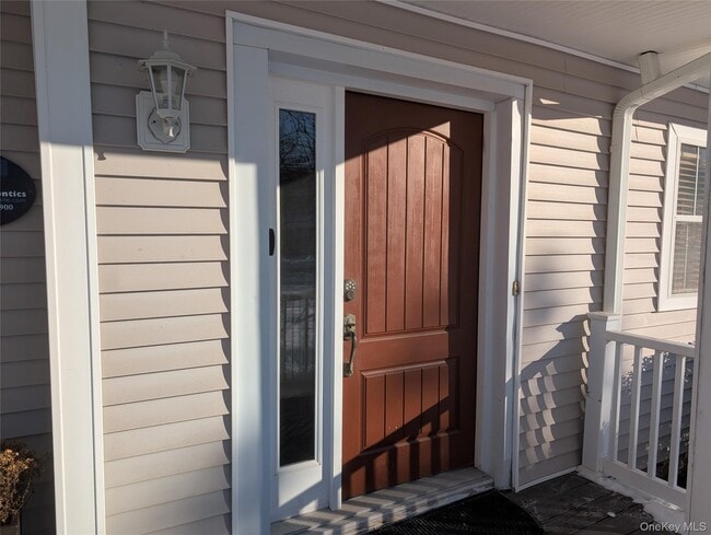 21 Oakland Ave in Warwick, NY - Building Photo - Building Photo