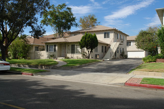 1209 E Lexington Dr in Glendale, CA - Building Photo - Building Photo