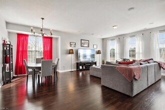 713 Waterside Dr in Hampton, VA - Building Photo - Building Photo