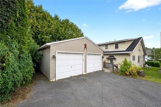 111 Maplehurst Ave in Syracuse, NY - Foto de edificio - Building Photo