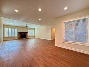 6077 E Larkellen Ct in Oak Park, CA - Building Photo - Building Photo
