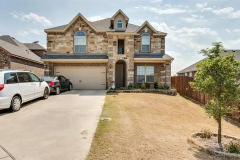 309 Oliver Ct in Kennedale, TX - Building Photo