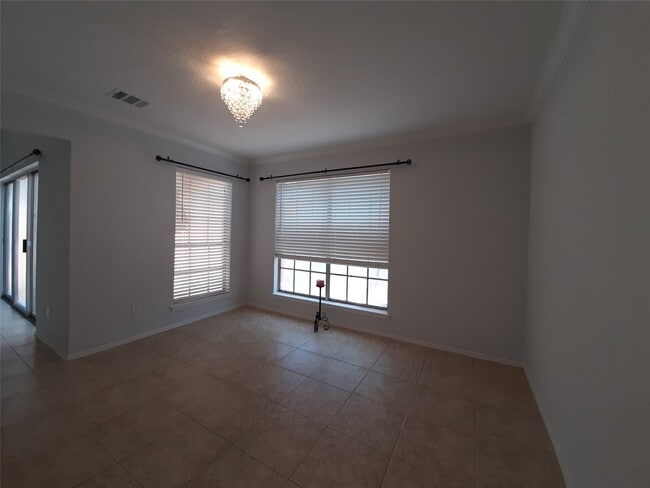 property at 8 Fawnchase Ct