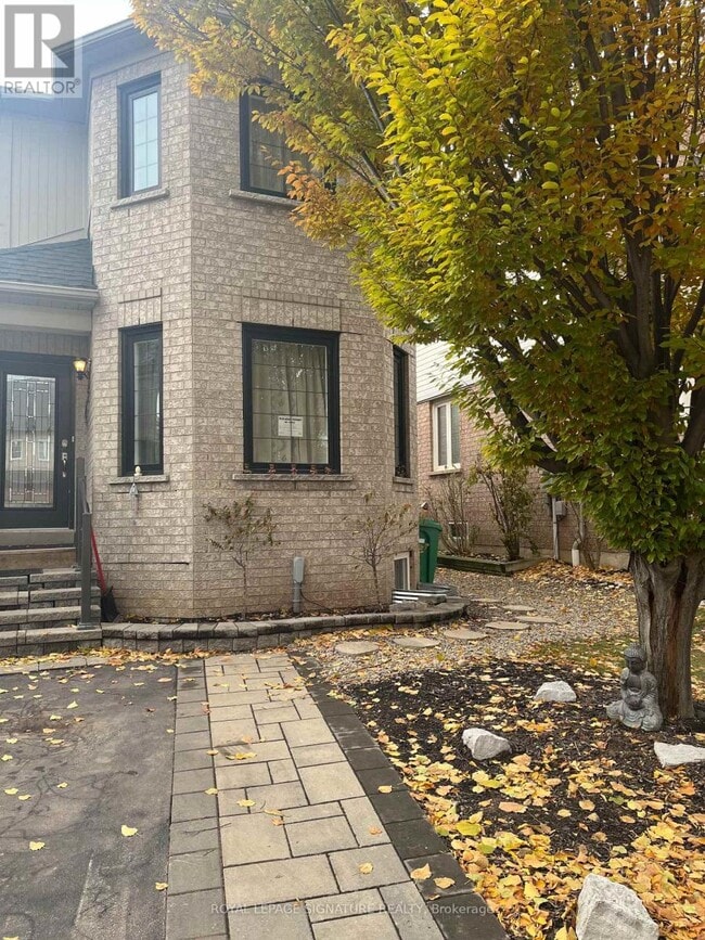 2304 Bankside Dr in Mississauga, ON - Building Photo - Building Photo