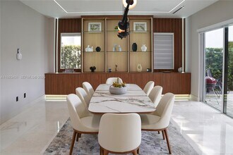 10098 NW 74th Terrace in Doral, FL - Building Photo - Building Photo