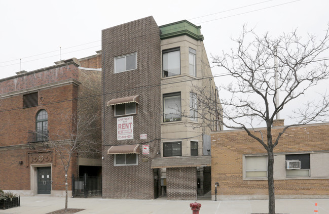 5857 N Broadway St in Chicago, IL - Foto de edificio - Building Photo