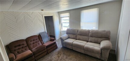 131 W Schuyler St in Oswego, NY - Building Photo - Building Photo