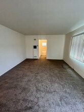 263 N Dos Caminos Ave in Ventura, CA - Building Photo - Building Photo