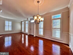 376 Parkview Ave, Unit 10-1035 in Gaithersburg, MD - Building Photo - Building Photo