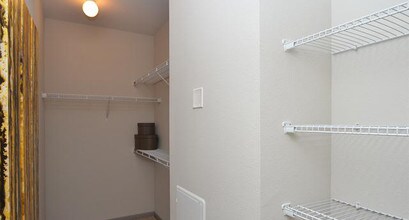 Waterstone at Cinco Ranch in Katy, TX - Foto de edificio - Interior Photo