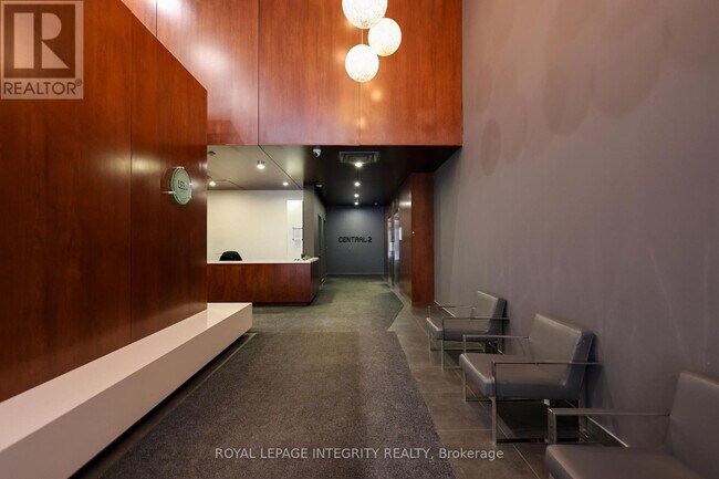 360 McLeod St in Ottawa, ON - Building Photo - Building Photo