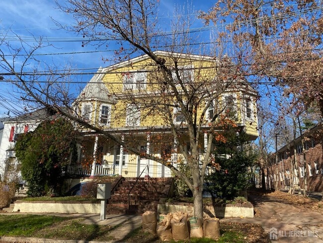 235 Montgomery St in Highland Park, NJ - Building Photo - Building Photo