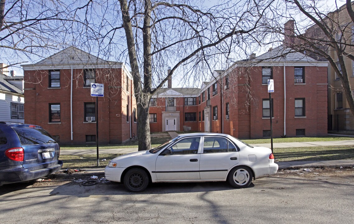 6341 N Artesian Ave in Chicago, IL - Building Photo