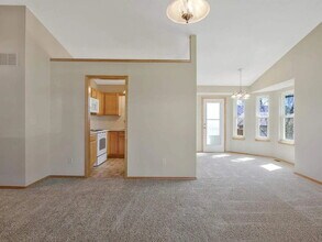 812 S Red Oaks Cir in Wichita, KS - Building Photo - Building Photo