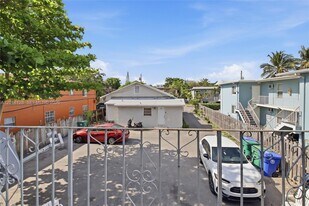 1035 NW 5th St in Miami, FL - Building Photo