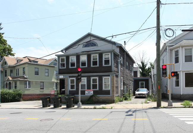 111 Truman St in New London, CT - Foto de edificio - Building Photo