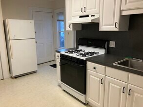 2 Devereaux St, Unit 4 in Salem, MA - Foto de edificio - Building Photo