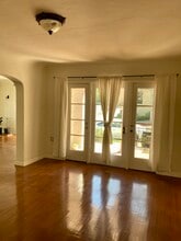 2423 St George St, Unit 2423 in Los Angeles, CA - Building Photo - Building Photo