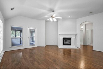 5021 Meyers Ln in Fort Worth, TX - Foto de edificio - Building Photo