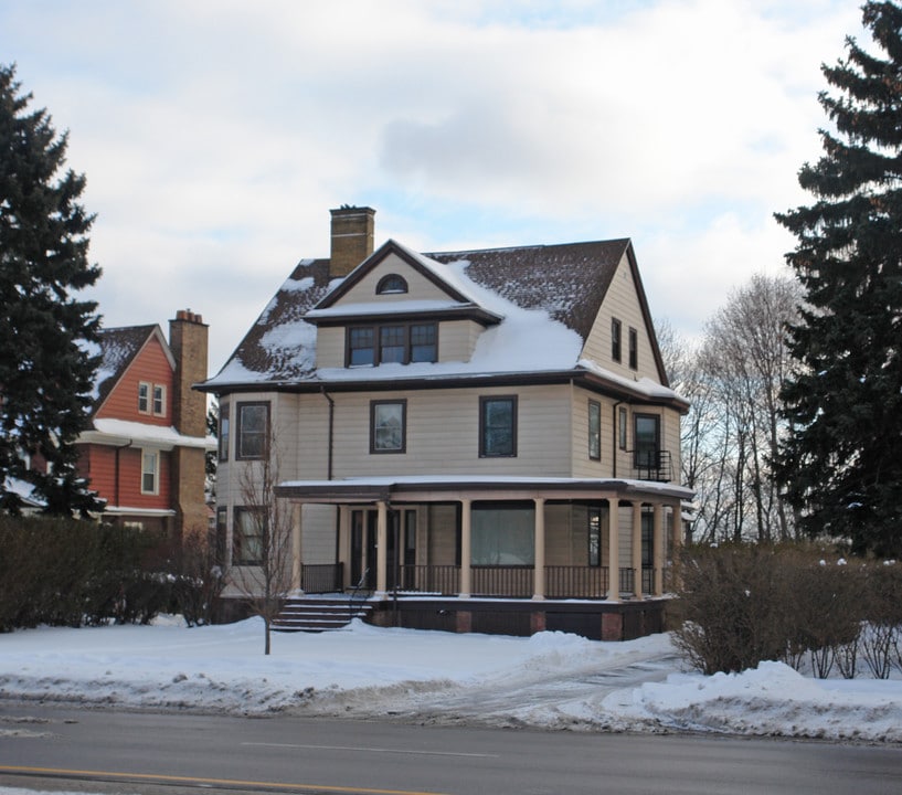 1080 Lake Ave in Rochester, NY - Foto de edificio