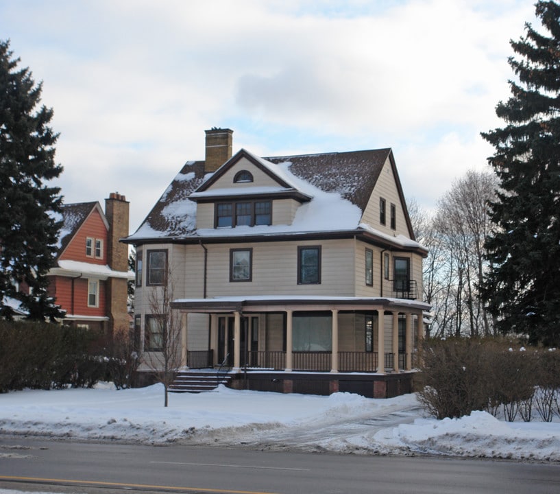 1080 Lake Ave in Rochester, NY - Building Photo