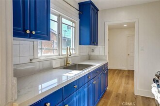 950 E 48th St, Unit NA-1257 in Los Angeles, CA - Building Photo - Building Photo