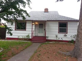 724 W Buckeye Ave in Spokane, WA - Building Photo