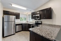 Auburn Creek Apartment Homes in Victor, NY - Building Photo - Building Photo