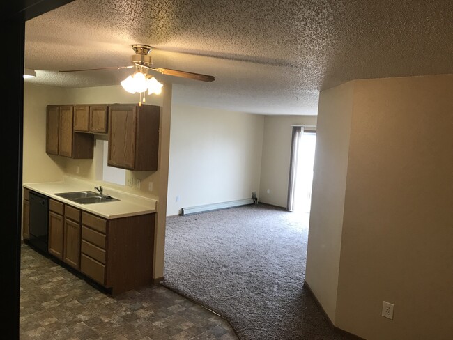 Pederson Apartments in Roseau, MN - Building Photo - Building Photo