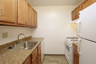 Cedar Ridge Apartments in Monroeville, PA - Building Photo