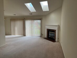 307 Glasgow Ln in Schaumburg, IL - Building Photo - Building Photo