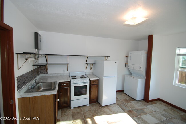 26 Seminole Ave W in Melbourne, FL - Building Photo - Building Photo