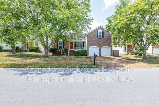 2214 Falcon Creek Dr in Franklin, TN - Foto de edificio - Building Photo