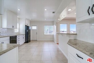 6514 Hedding St in Los Angeles, CA - Building Photo - Building Photo