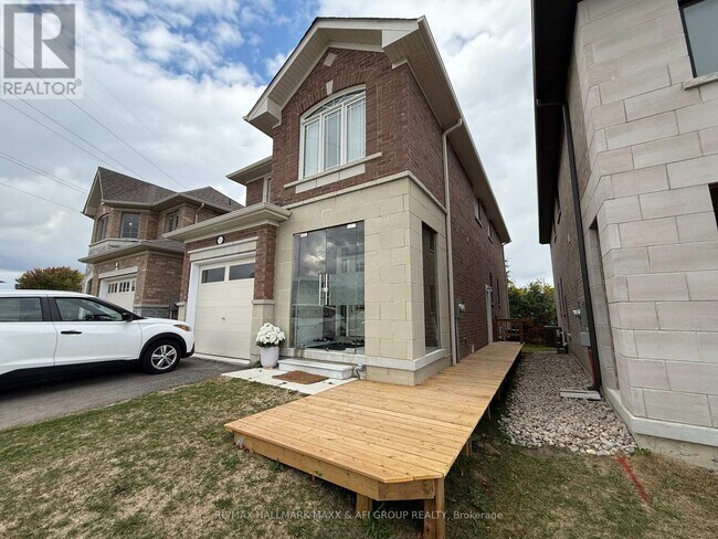 374 Rita's Ave in Newmarket, ON - Building Photo - Building Photo