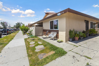 1819 E Grove Ave in Orange, CA - Building Photo - Building Photo