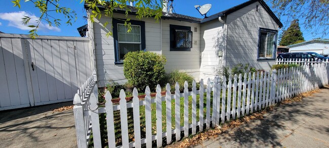 4938 Clinton Ave in Richmond, CA - Building Photo - Building Photo