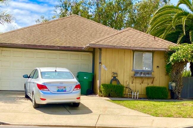 495 Degasparis St in Guadalupe, CA - Building Photo - Building Photo