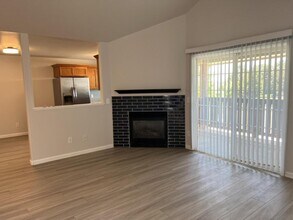 1335 Lake Cir in Windsor, CO - Foto de edificio - Building Photo