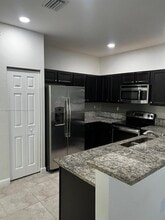 11512 SW 151st Ave in Miami, FL - Foto de edificio - Building Photo