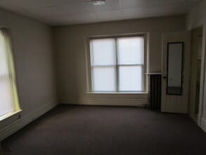 327 E Cherry St in Mankato, MN - Building Photo - Building Photo