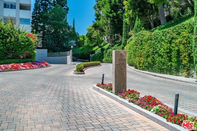 865 Comstock Ave in Los Angeles, CA - Building Photo - Building Photo