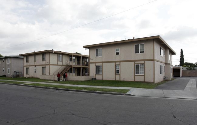 7550-7560 Jackson Way in Buena Park, CA - Foto de edificio - Building Photo