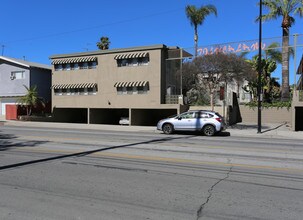 4401 W Verdugo Ave in Burbank, CA - Building Photo - Building Photo