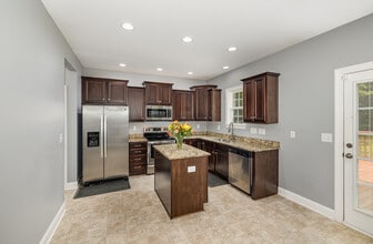 201 Phillips Ridge Ln in Goldsboro, NC - Building Photo - Building Photo