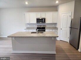 69 Cramsford St in Falling Waters, WV - Building Photo