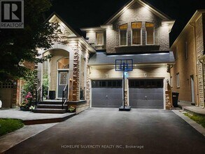 10 Bloom Dr in Brampton, ON - Building Photo - Building Photo