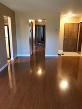 7010 Newport Dr in Woodridge, IL - Building Photo - Building Photo