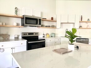 17 Page St, Unit 1 in Brunswick, ME - Building Photo - Building Photo