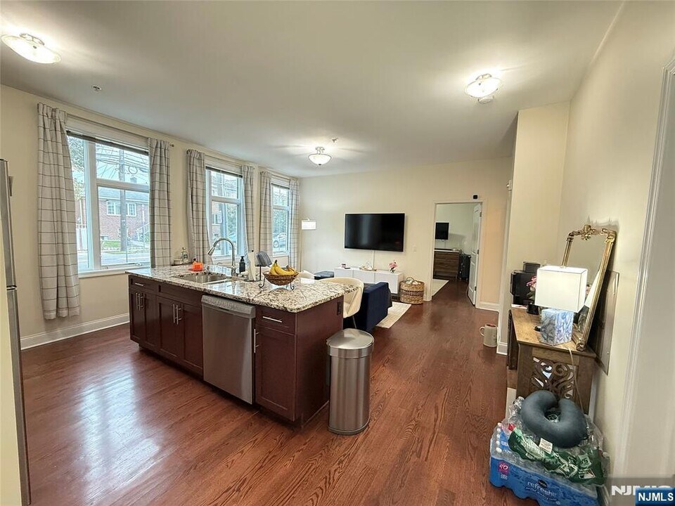 615 Palisade Ave in Cliffside Park, NJ - Building Photo